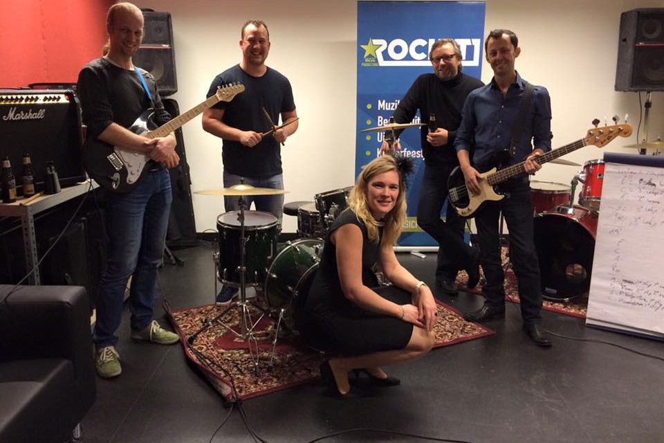 bedrijf popband rockit den haag vrijgezellenfeest